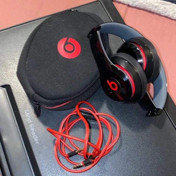 Beats by Dre solo Wired Beats Headphones with head phone Jack and case